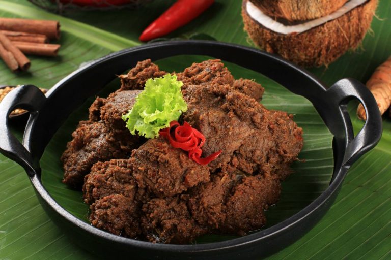 Rendang, Hidangan Khas Minangkabau yang Mendunia