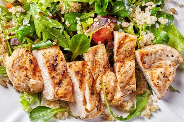 Salad Quinoa dengan Ayam Panggang, Menu Diet Harian yang Bergizi