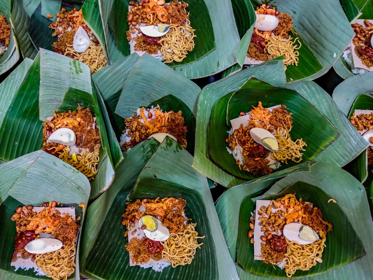 Menjelajahi Kelezatan Street Food, Nasi Jinggo, Cita Rasa Khas Bali dalam Bungkus Daun Pisang
