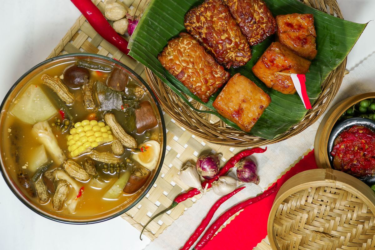 Menu Diet Harian, Nasi Merah dengan Tempe Bakar dan Sayur Asem