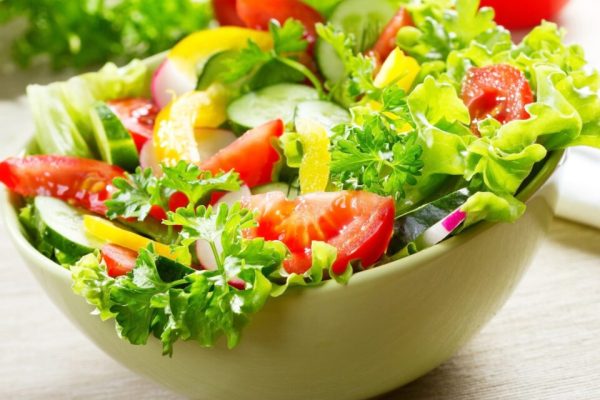 Salad Kacang Hitam dan Mangga, Segar, Sehat, dan Kaya Serat
