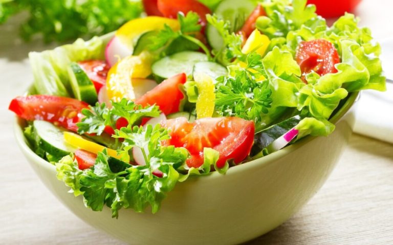 Salad Kacang Hitam dan Mangga, Segar, Sehat, dan Kaya Serat