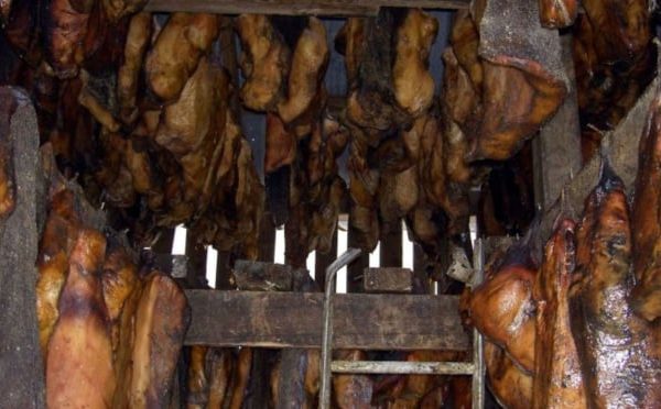 Hákarl, Daging Hiu Fermentasi dari Islandia yang Ekstrem
