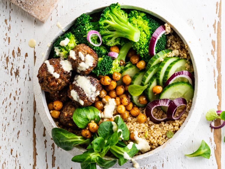 Quinoa Bowl: Makanan Sehat, Lezat, dan Mudah Dibuat